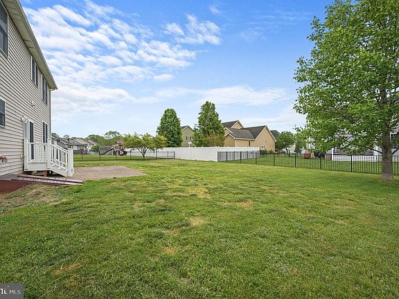3rd image of 554 Phillips Dr
