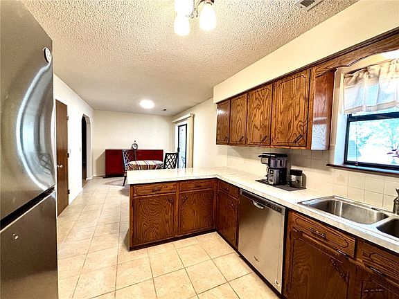 4th image of 202 Eames Ave