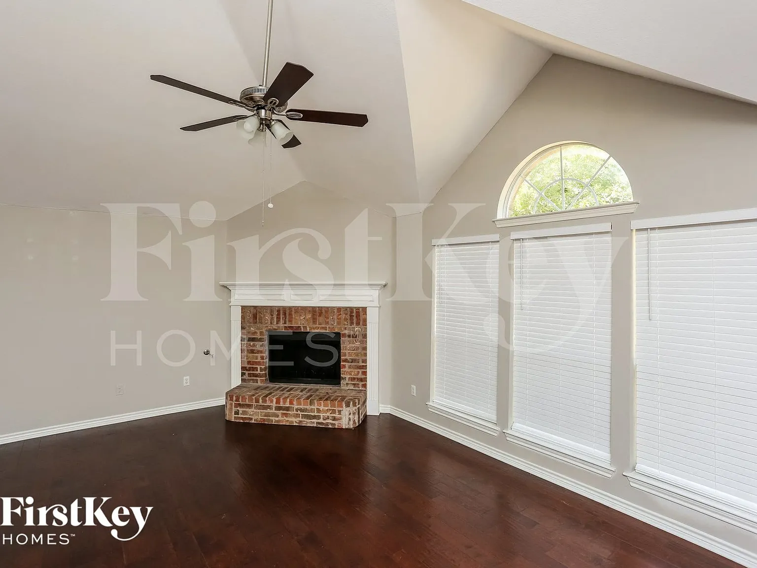 4 bed, 2.0 bath, 2477 sqft, $2,525 — Photo 2