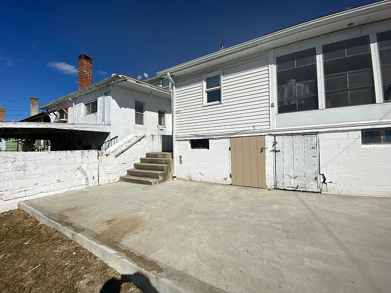 1520 Poplar St — Photo 8