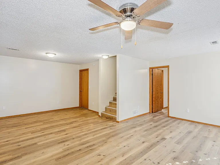221 N Osage Rd — Photo 12
