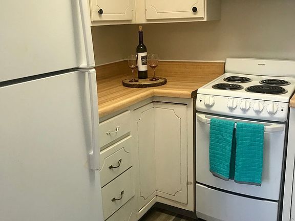 2nd image of 1400 N 33rd St #4