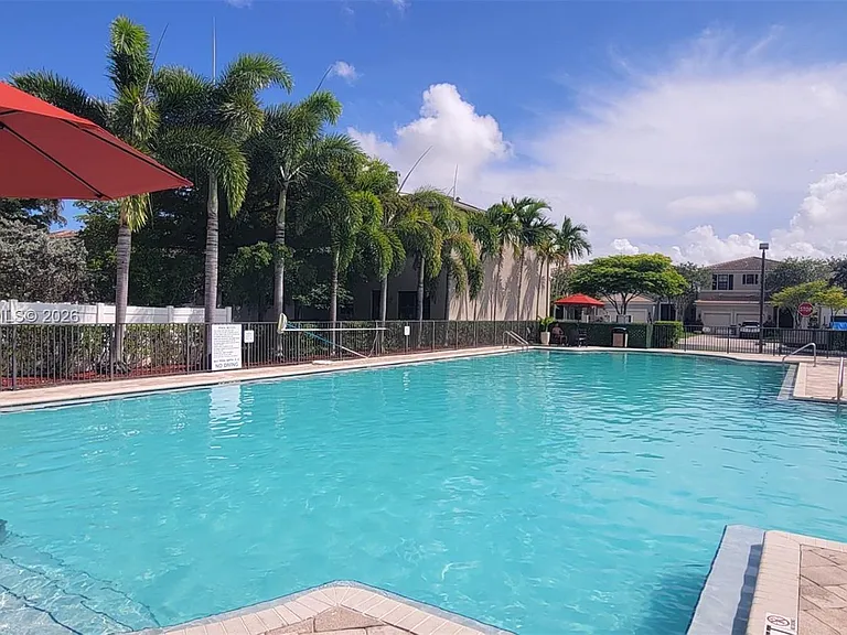 438 NE 194th Ter #438 — Photo 2