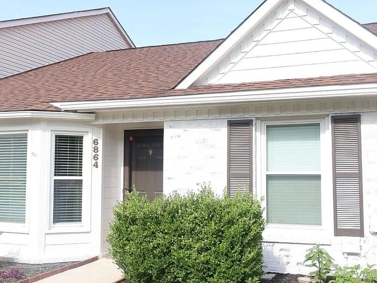 6864 Steeplechase Dr NW — Photo 2