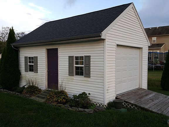 3rd image of 190 Nina Ln