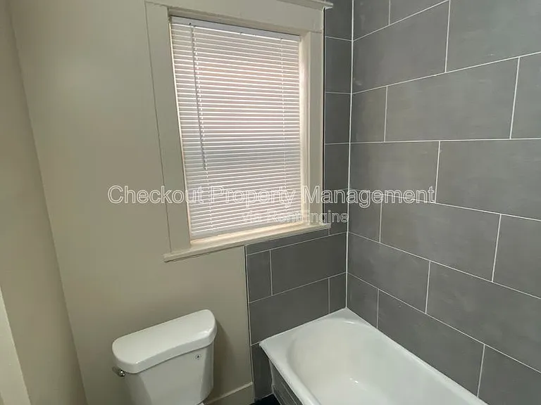 2035 Maury Ave — Photo 7