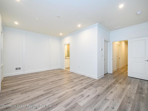 5th image of 2602 Evans Ln