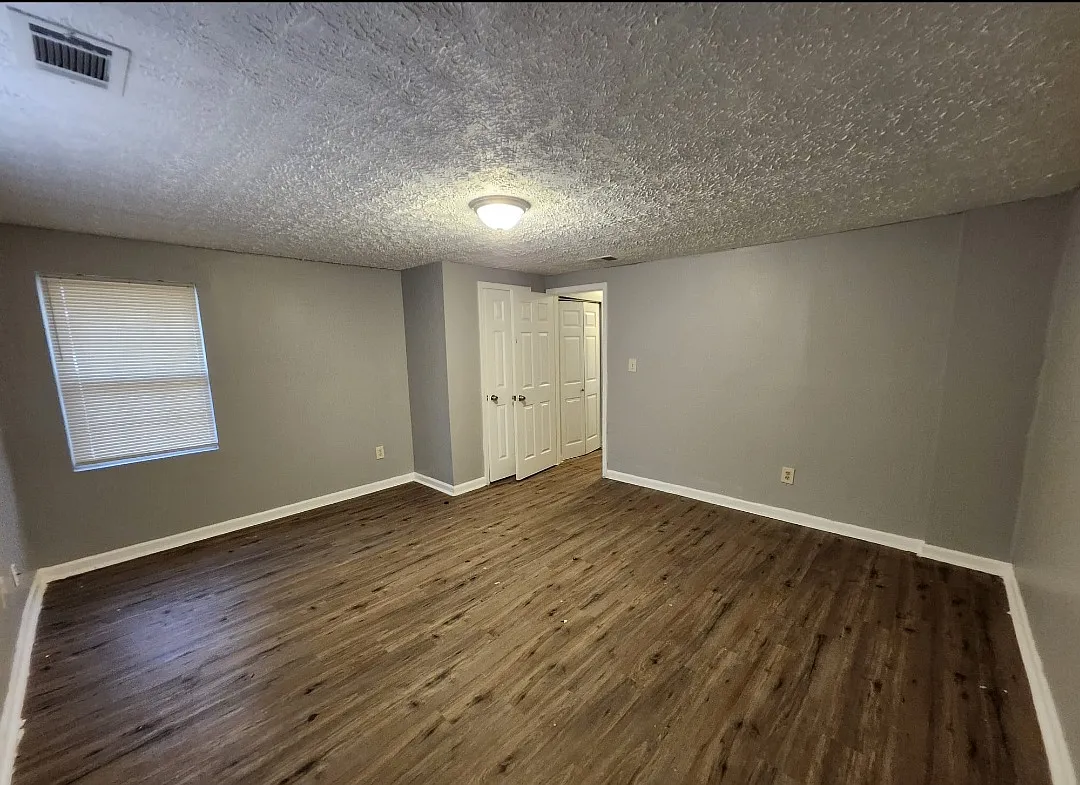 2940 Grand Avenue — Photo 2