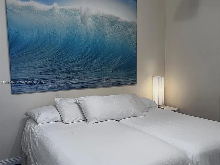 5161 Collins Ave #405 — Photo 25