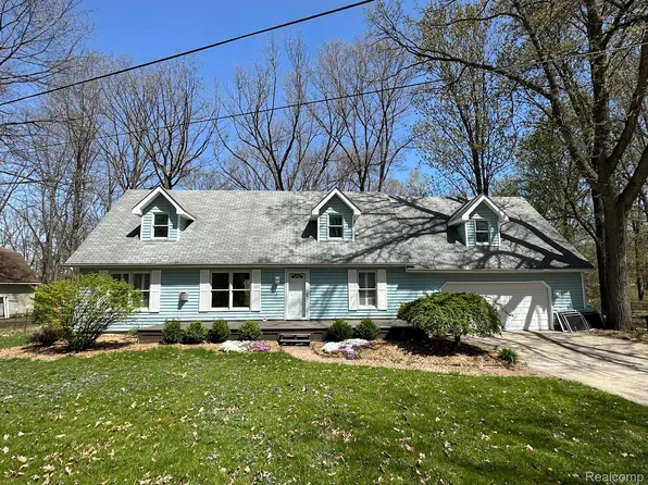 9615 Woodland Ct, Ypsilanti, MI 48197