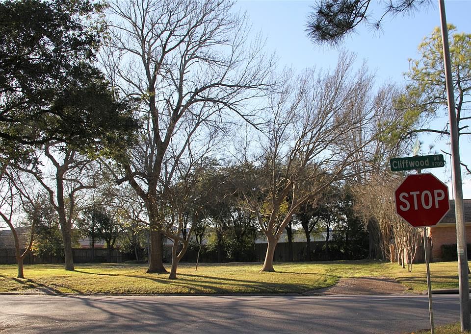 1st image of 9702 Cliffwood Dr