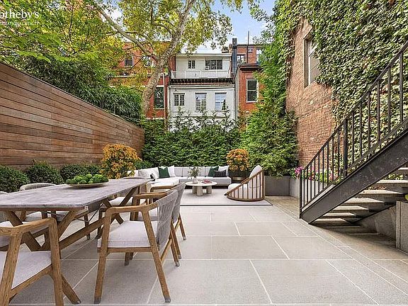 3rd image of 34 W 11th St