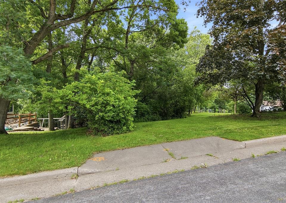 1st image of 3912 Woodcrest Court