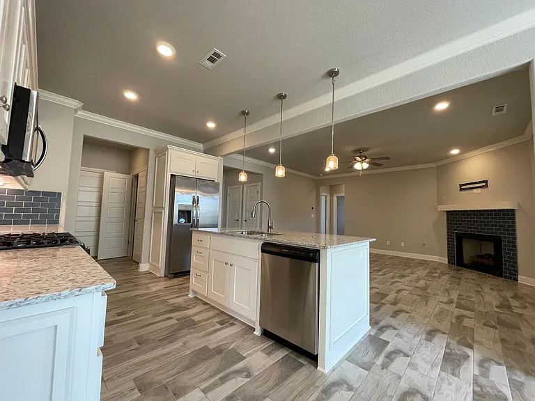 421 Linda Ln — Photo 11