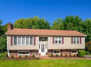 15 Eastview Dr, New Fairfield, CT 06812