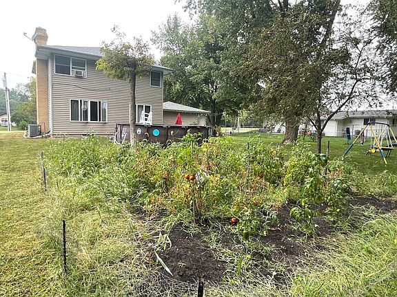 5th image of 222 N Davis Ave
