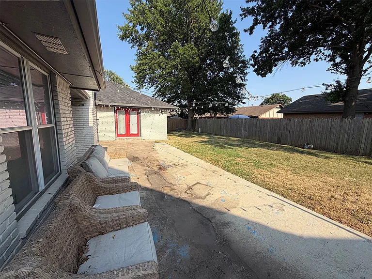 9814 E 37th Ct — Photo 2