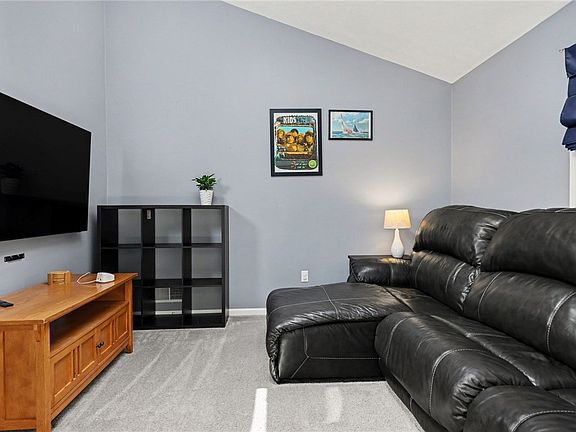 5th image of 203 Pomona Dr