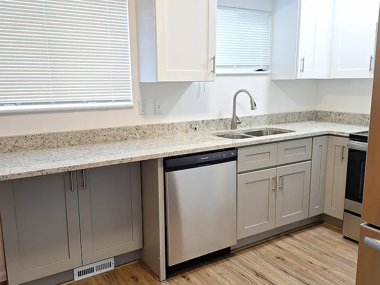 305 W Utah Ave — Photo 1