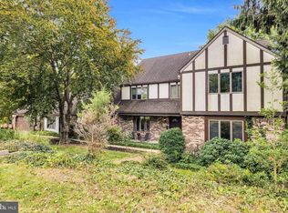 9 Knollwood Dr, Sinking Spring, PA 19608