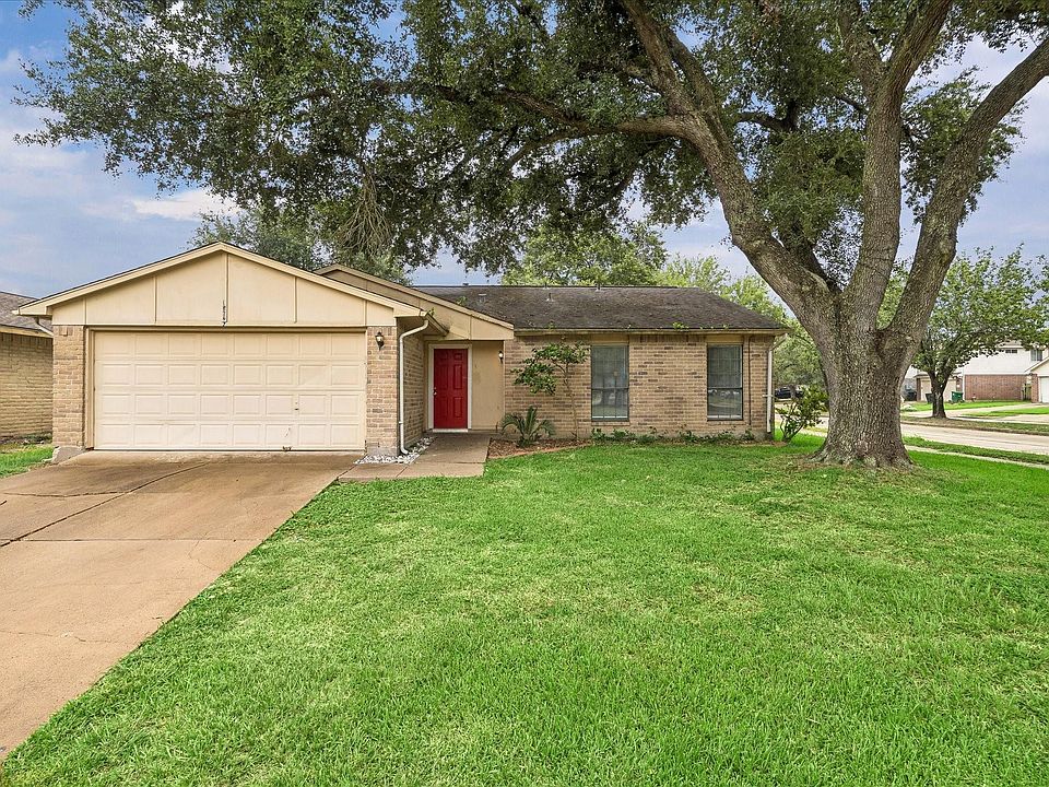 1st image of 15627 Summer Briar Ct