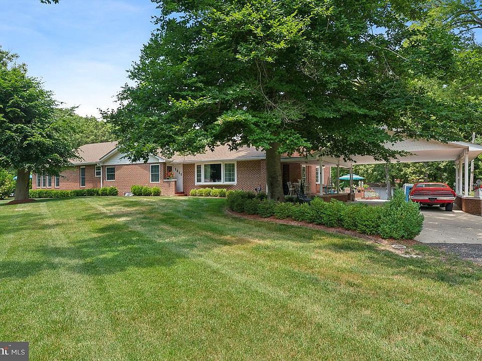 1st image of 1211 Pine Ln