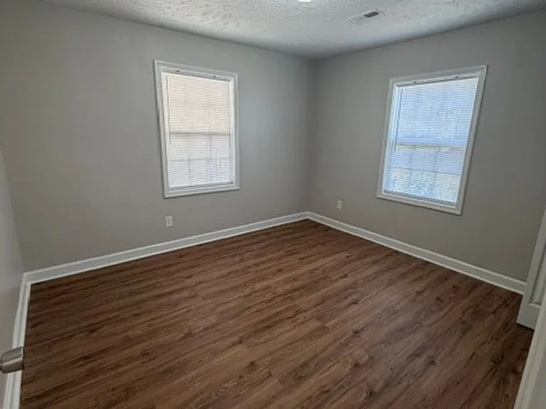 536 Linwood Ave — Photo 3