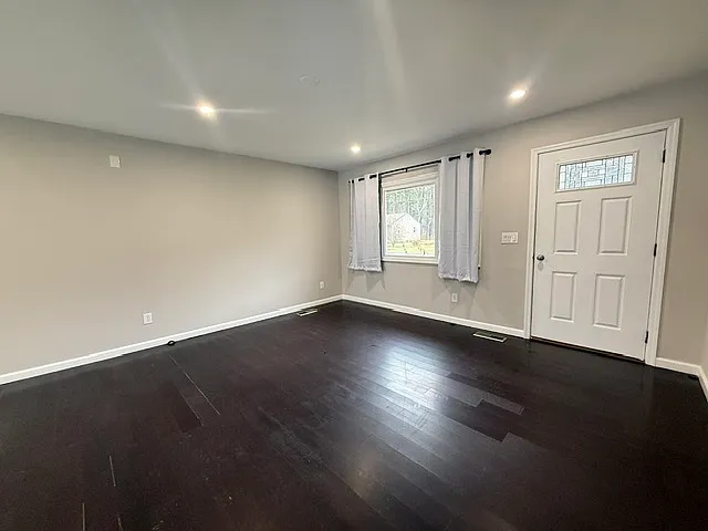 3 bed, 1000 sqft, $3,000 — Photo 4