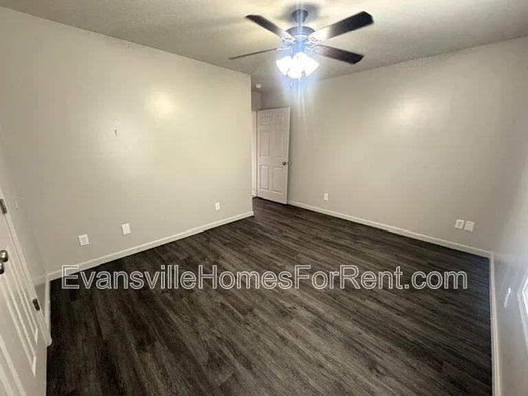 1711 Ewing Ave — Photo 6