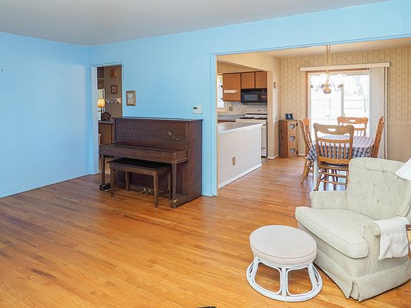 6016 Marlow St-105