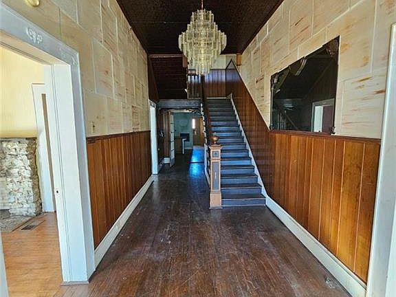 2nd image of 801 E Main St
