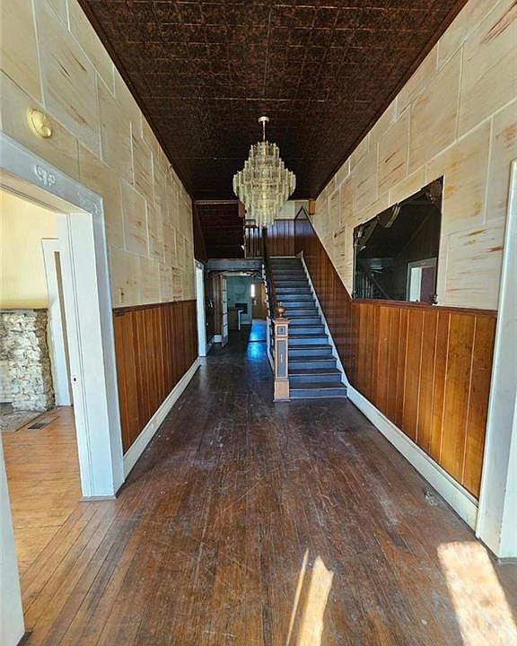 2nd image of 801 E Main St