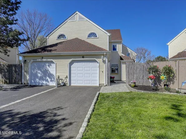 6 Longfellow Court, Freehold, NJ 07728
