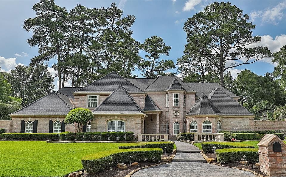 Spectacular estate home situated on an oversized lot in prestigious Champion Forest!