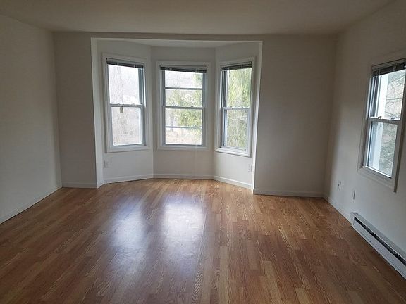 4th image of 18 Frances Kiernan Pl APT 4