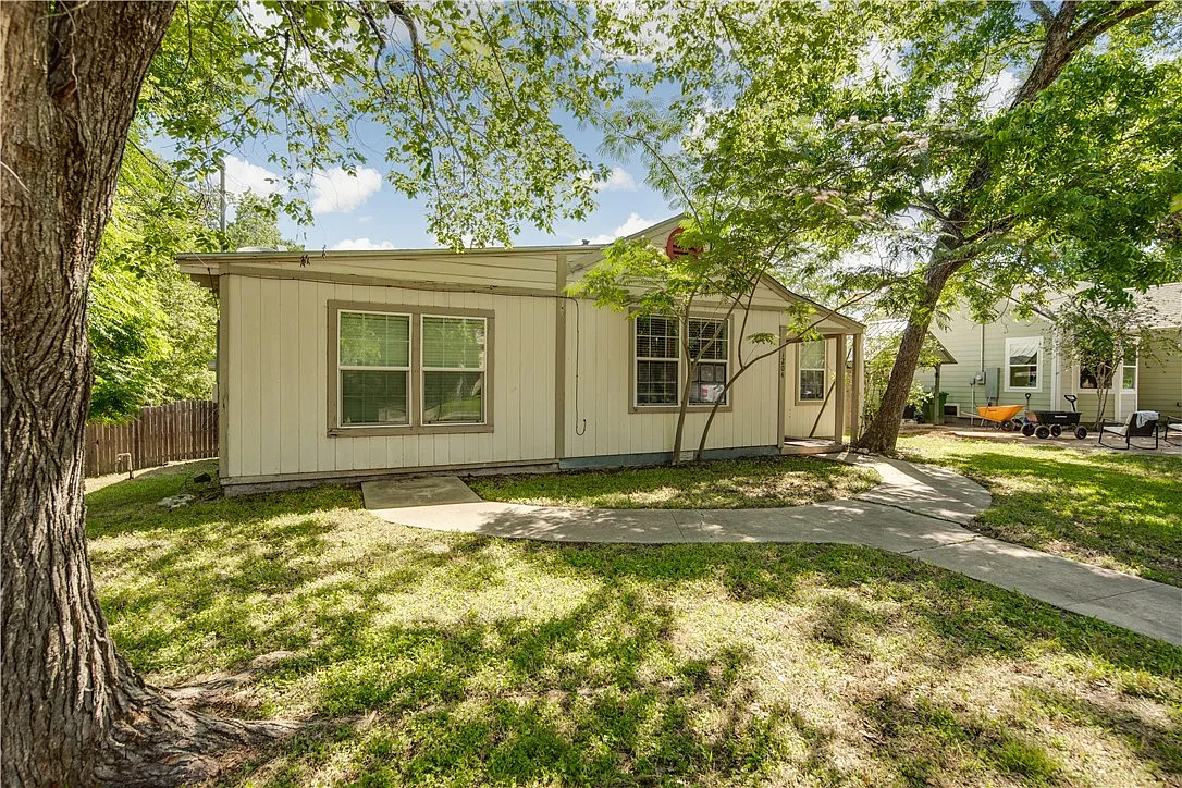 3 bed, 1736 sqft, $1,850 — Photo 3