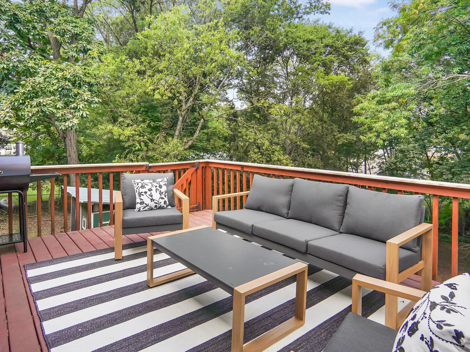 5 bed, 2300 sqft, $3,900 — Photo 4