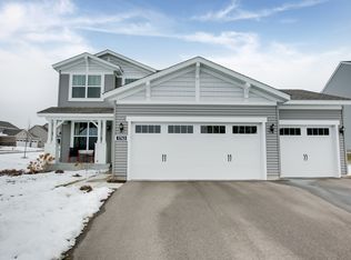 1763 Cottongrass Ct, Chanhassen, MN 55317