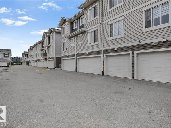 2905 141st St SW #3, Edmonton, AB T6W 3M4