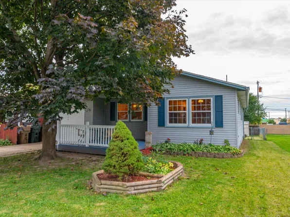 2205 Lake Point Dr, Madison, WI 53713