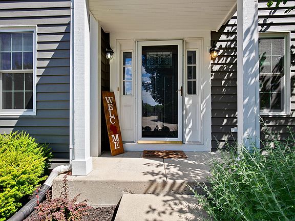 2nd image of 1095 Mount Vernon Dr