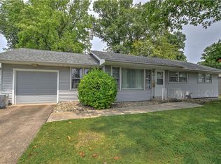 38 Sandcreek Dr, Decatur, IL 62521