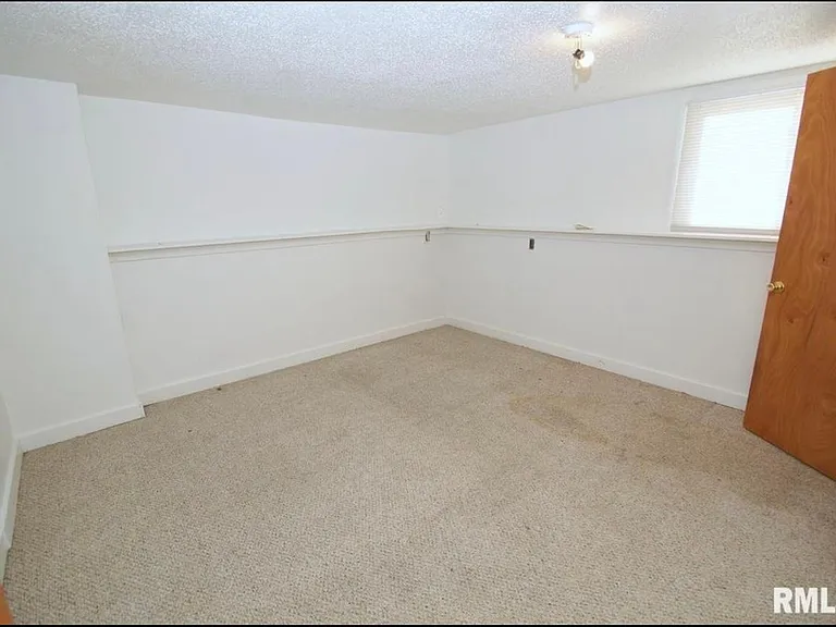 1032 Spruce Hills Dr — Photo 5