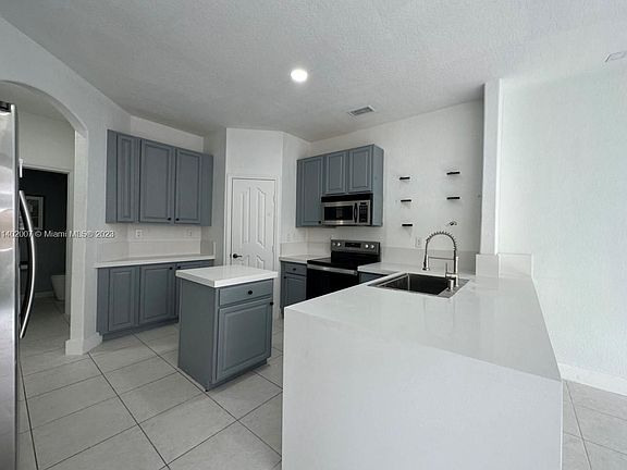 4th image of 8042 NW 114th Pl Unit 8042