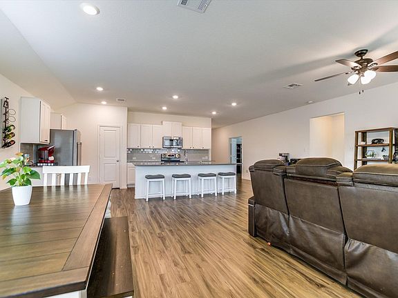 4th image of 317 Colthorpe Ln