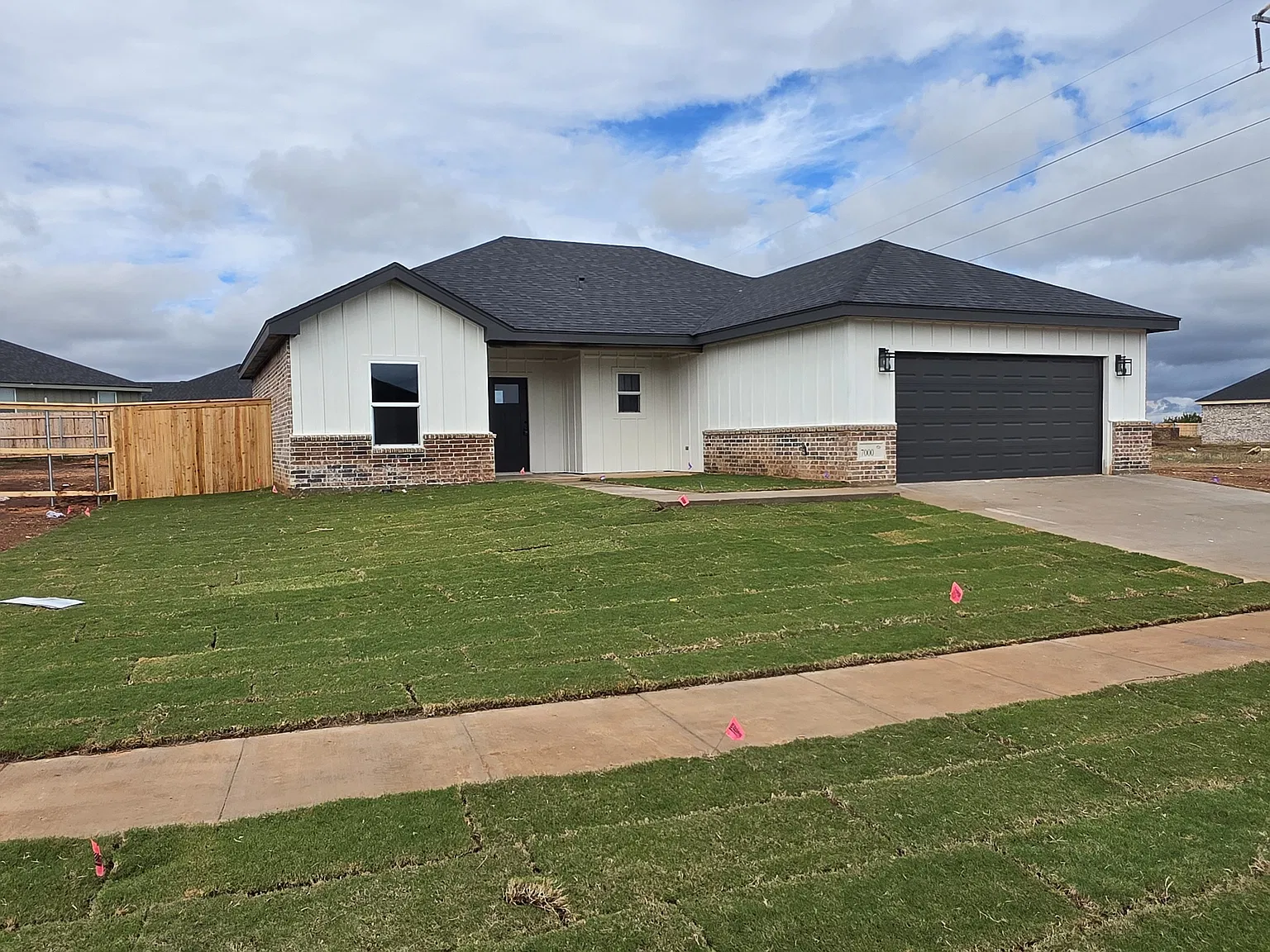3 bed, 1350 sqft, $3,050 — Photo 2