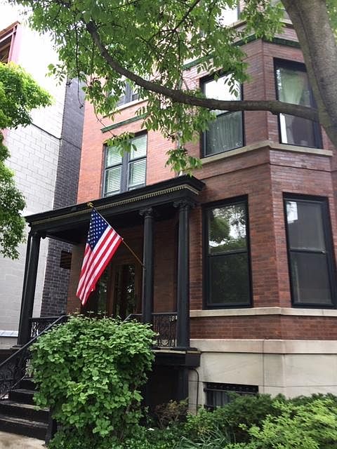 Vintage owner occupied building on desirable Park West (Lincoln Park) street.