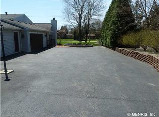 35 County Clare Cres, Fairport, NY 14450