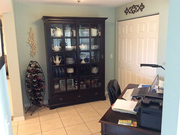 Eat-in/breakfast area