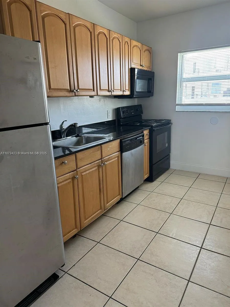 Building Photo - 7207 Bay Dr #6